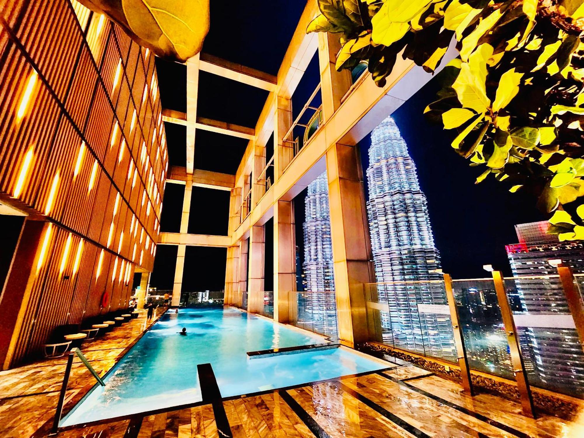 Tropicana Klcc @ Roof Top Swimming Pool *
