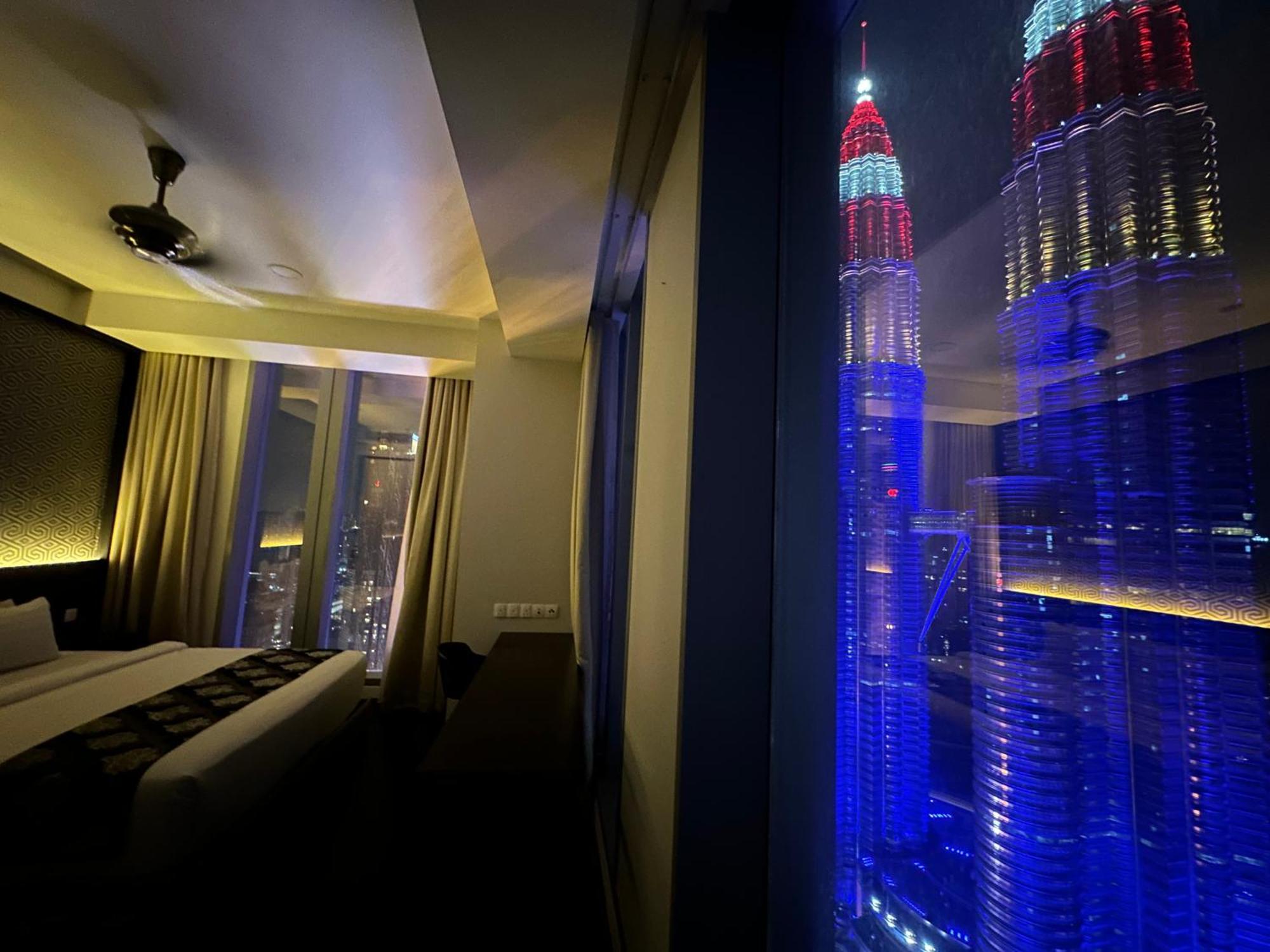 Tropicana Klcc @ Roof Top Swimming Pool