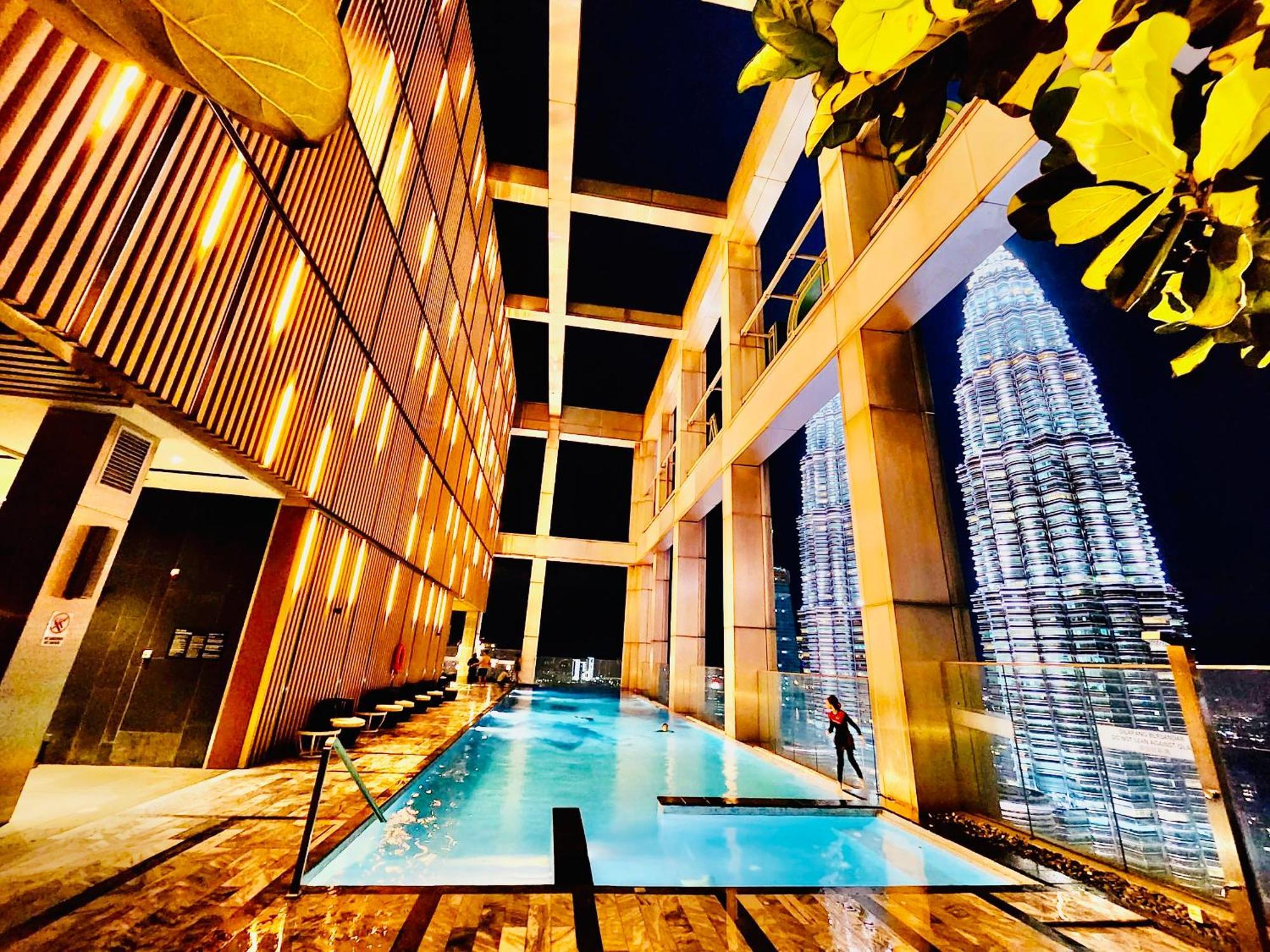 Tropicana Klcc @ Roof Top Swimming Pool Kuala Lumpur